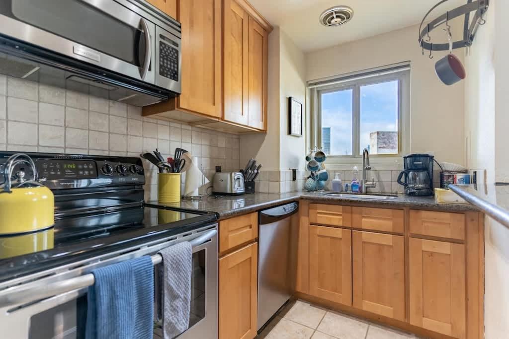Villa Vibrant Downtown, King Bed, Work Desk & Kitchen Seattle Exterior foto